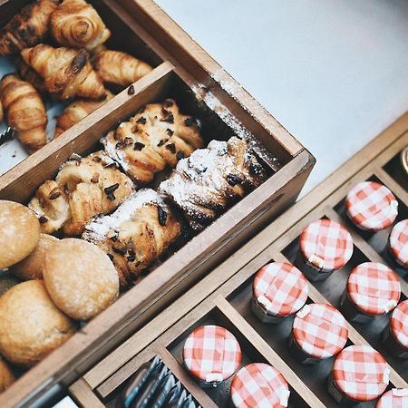 Hotel Telegraaf, Autograph Collection Talin Exterior foto A selection of Danish pastries
