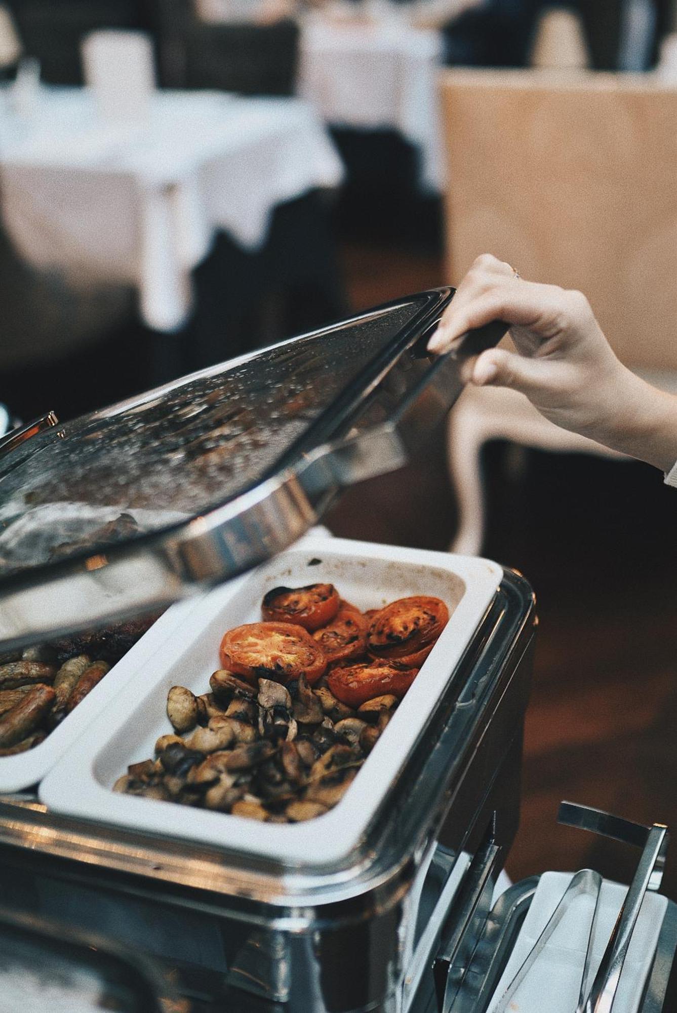 Hotel Telegraaf, Autograph Collection Talin Exterior foto A chafing dish